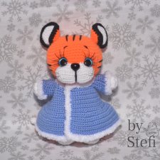 Добавила я шубку Снегурочке