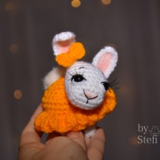 Ещё один зайчишка. Зайчиха. Магнитик