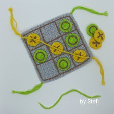 Крестики-нолики крючком. Прилагаю описание. Можно сделать для кукольных фотосессий