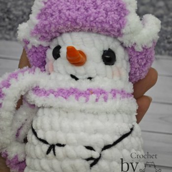 Снеговичок в шапке-ушанке