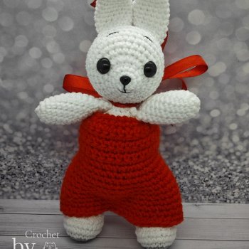 Как можно было не связать любимого зайчишку?