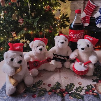 Новогоднее настроение (коллекции игрушек Coca-Cola из 2000х)