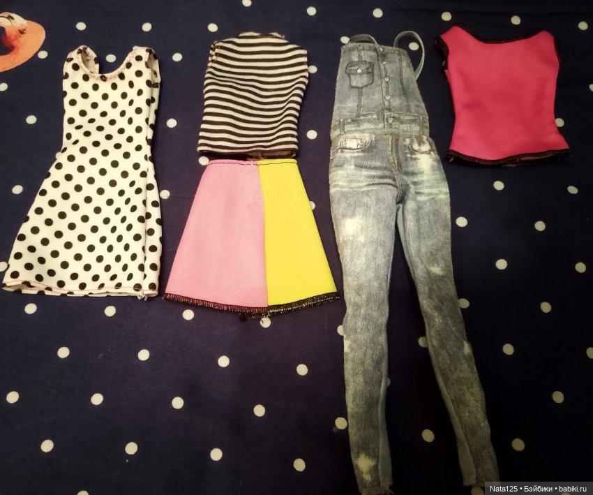 Одежда, мебель и прочие "ништяки", специально купленные для Барби