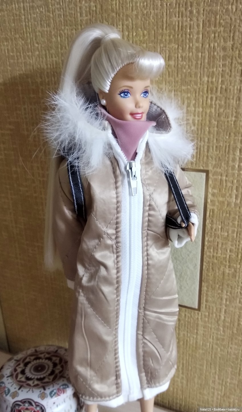 Одежда, мебель и прочие "ништяки", специально купленные для Барби