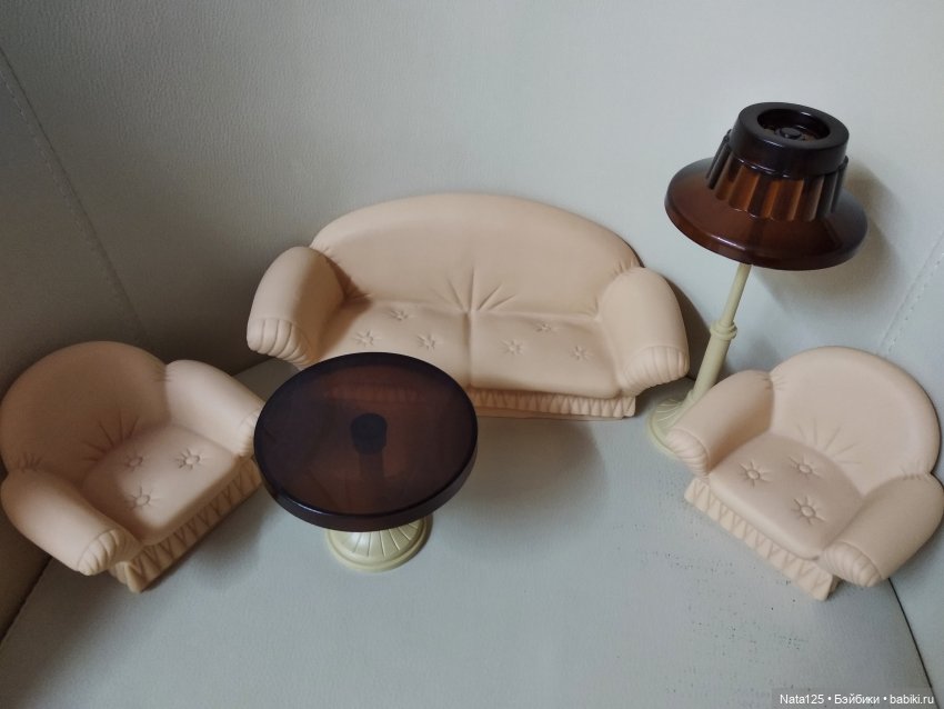 Одежда, мебель и прочие "ништяки", специально купленные для Барби