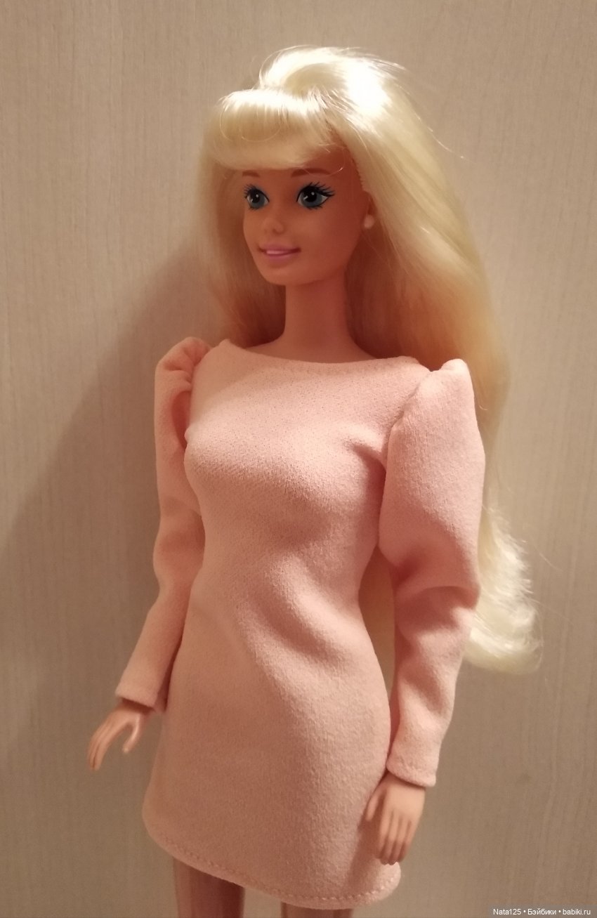 Одежда, мебель и прочие "ништяки", специально купленные для Барби