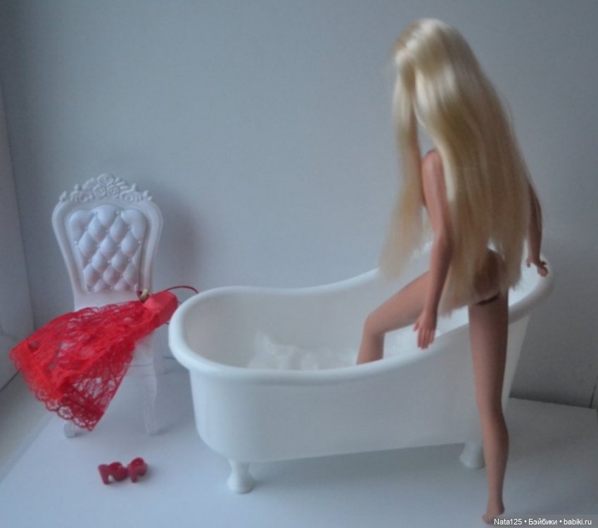 Одежда, мебель и прочие "ништяки", специально купленные для Барби