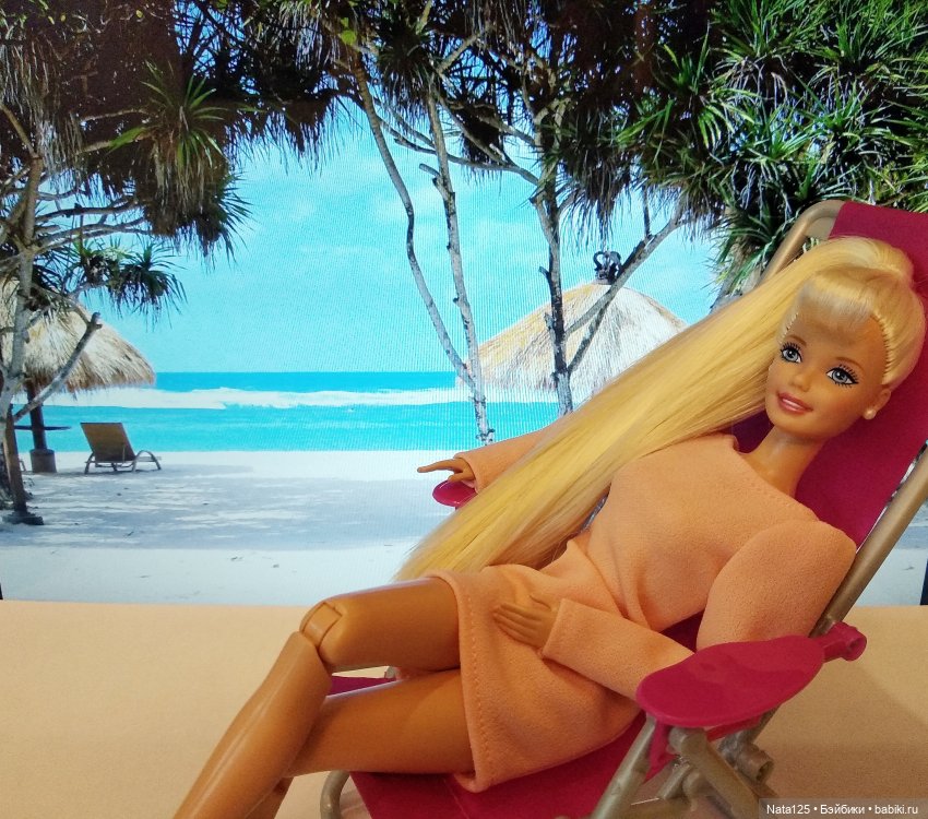 Одежда, мебель и прочие "ништяки", специально купленные для Барби