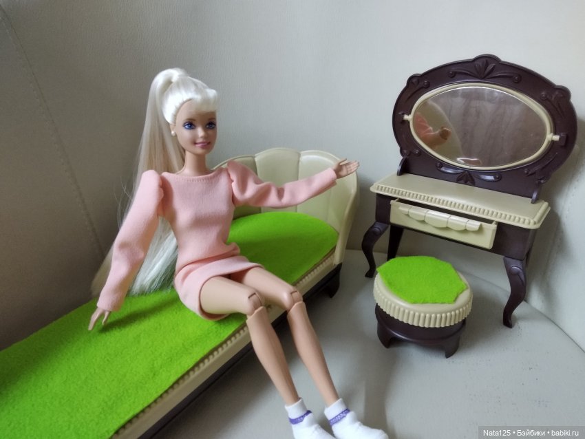 Одежда, мебель и прочие "ништяки", специально купленные для Барби