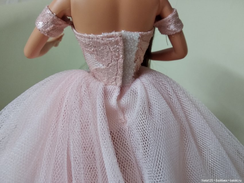 Одежда, мебель и прочие "ништяки", специально купленные для Барби