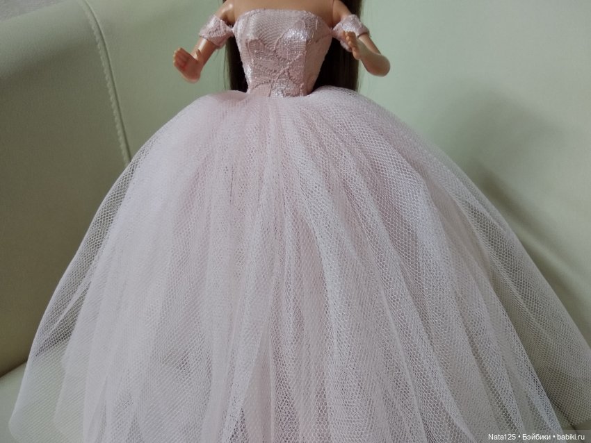 Одежда, мебель и прочие "ништяки", специально купленные для Барби