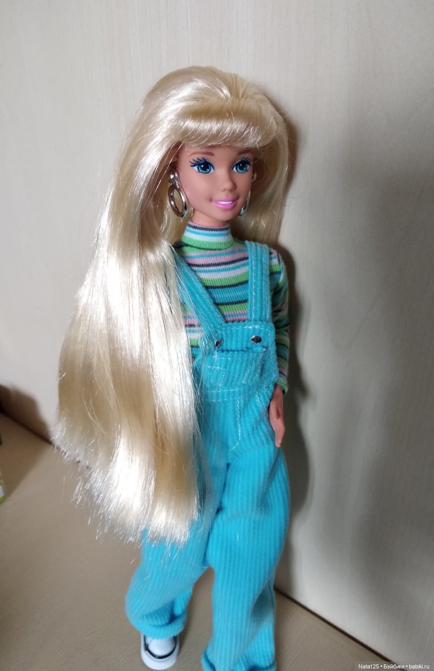 Одежда, мебель и прочие "ништяки", специально купленные для Барби