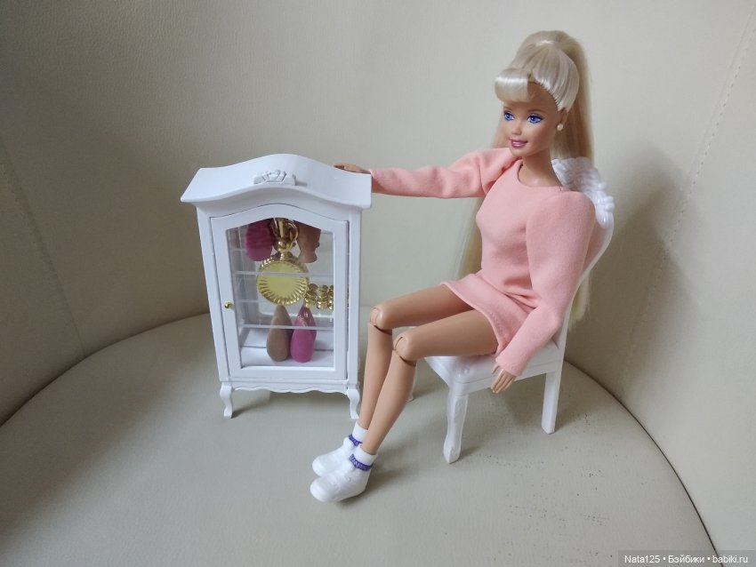 Одежда, мебель и прочие "ништяки", специально купленные для Барби