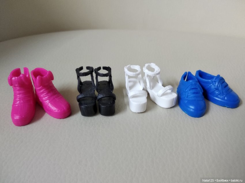 Одежда, мебель и прочие "ништяки", специально купленные для Барби