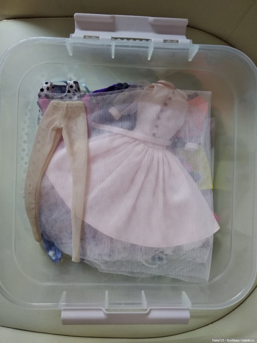 Одежда, мебель и прочие "ништяки", специально купленные для Барби