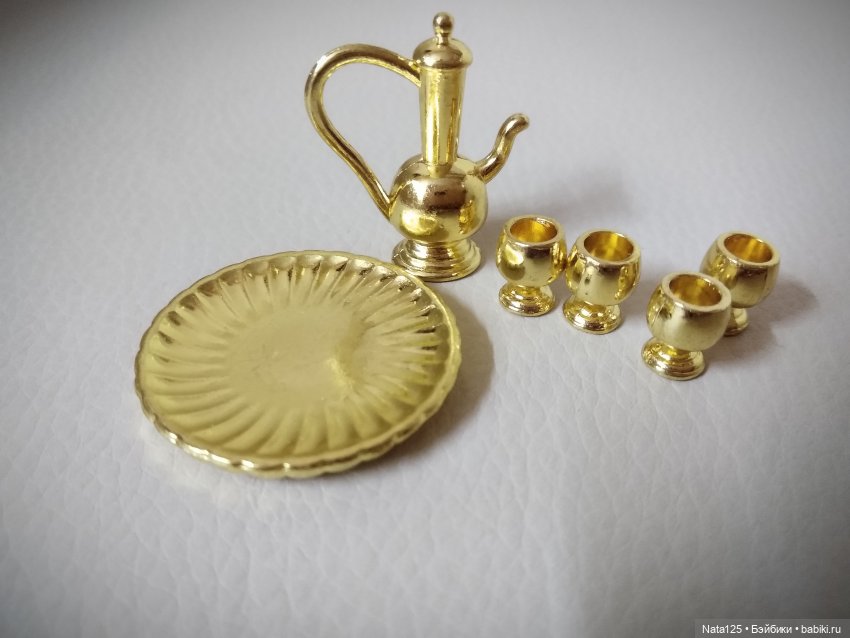 Одежда, мебель и прочие "ништяки", специально купленные для Барби