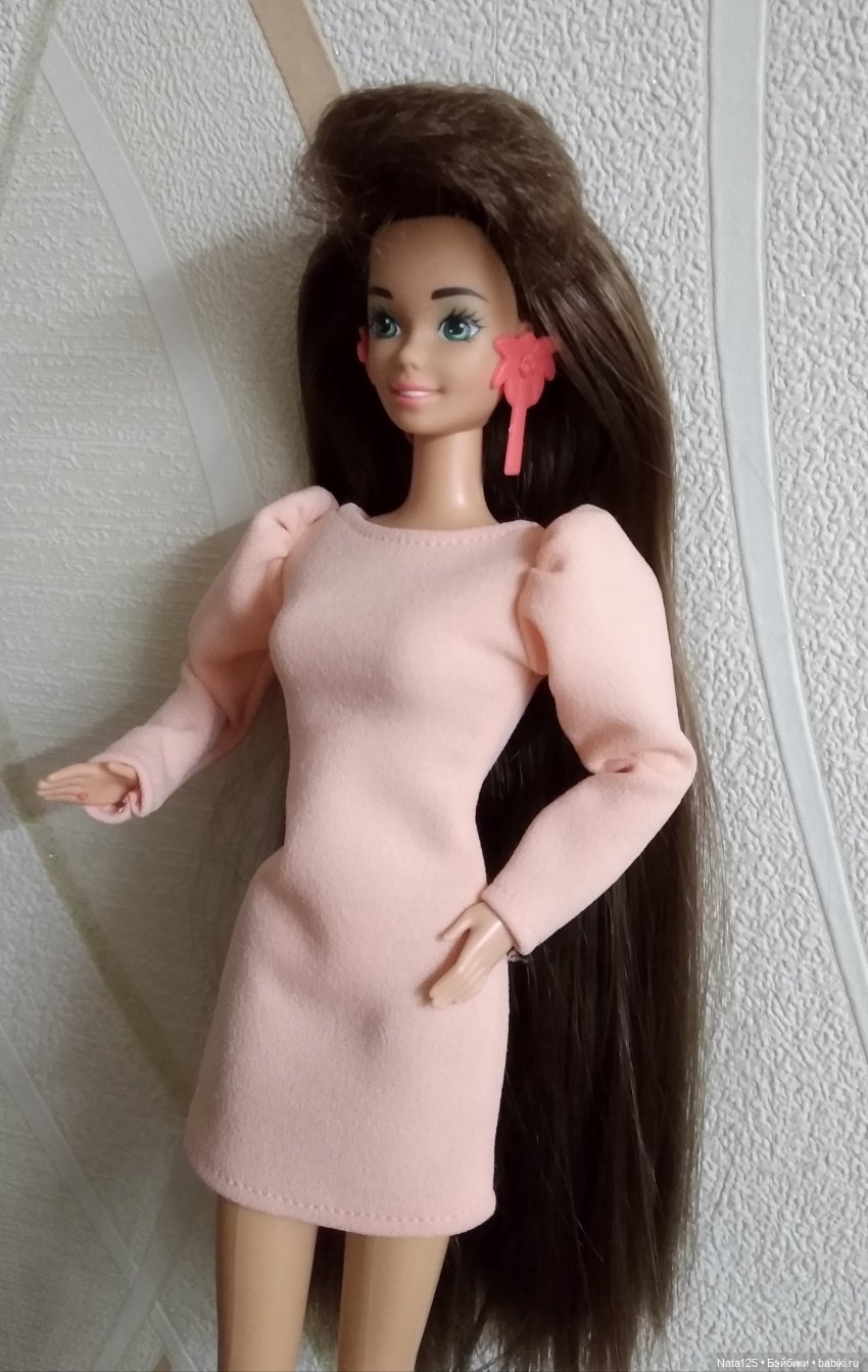 Одежда, мебель и прочие "ништяки", специально купленные для Барби