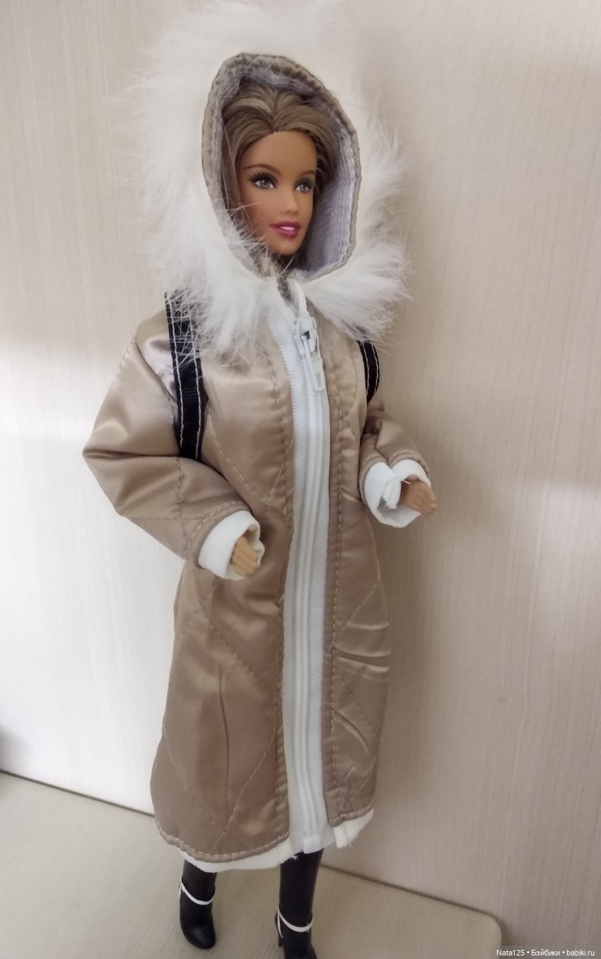 Одежда, мебель и прочие "ништяки", специально купленные для Барби