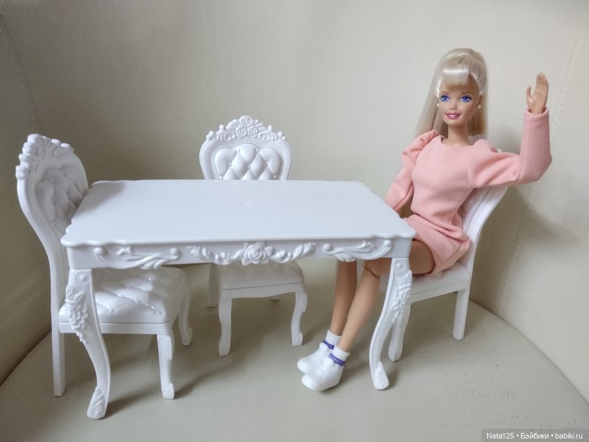 Одежда, мебель и прочие "ништяки", специально купленные для Барби