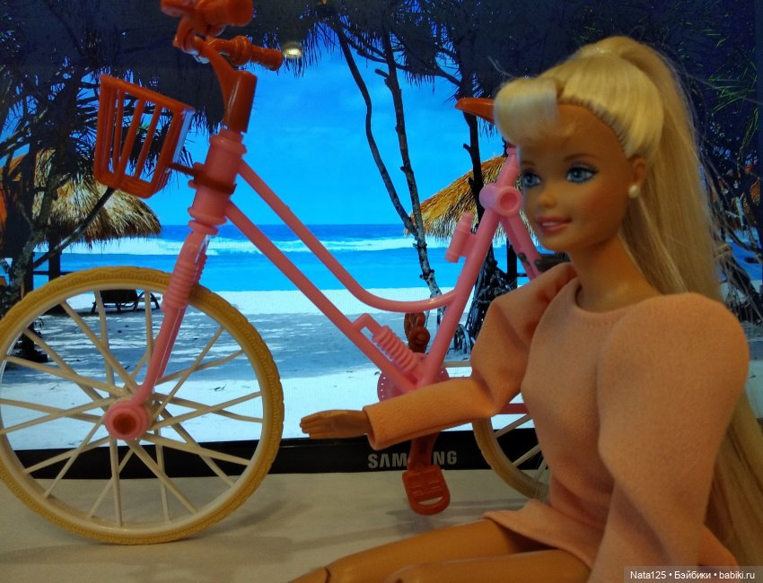 Одежда, мебель и прочие "ништяки", специально купленные для Барби