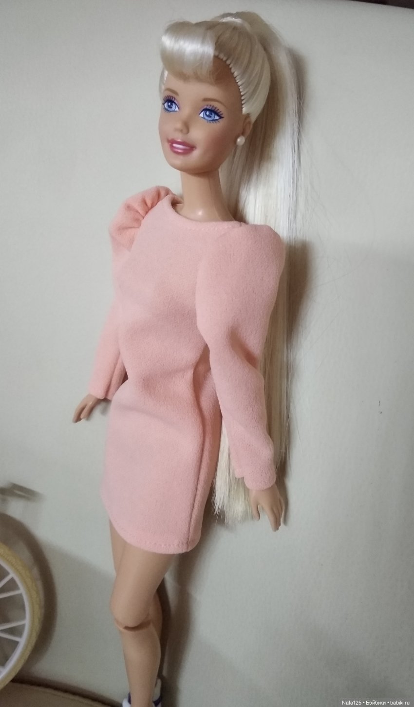 Одежда, мебель и прочие "ништяки", специально купленные для Барби
