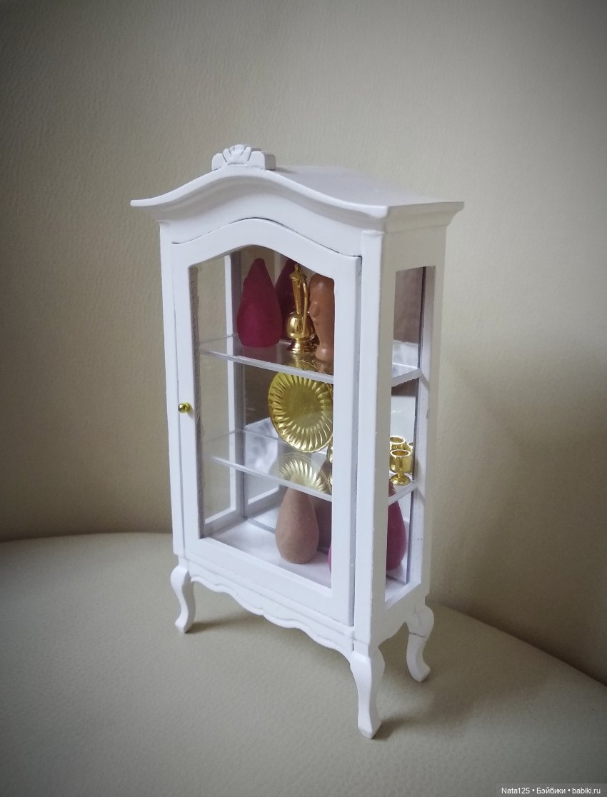 Одежда, мебель и прочие "ништяки", специально купленные для Барби