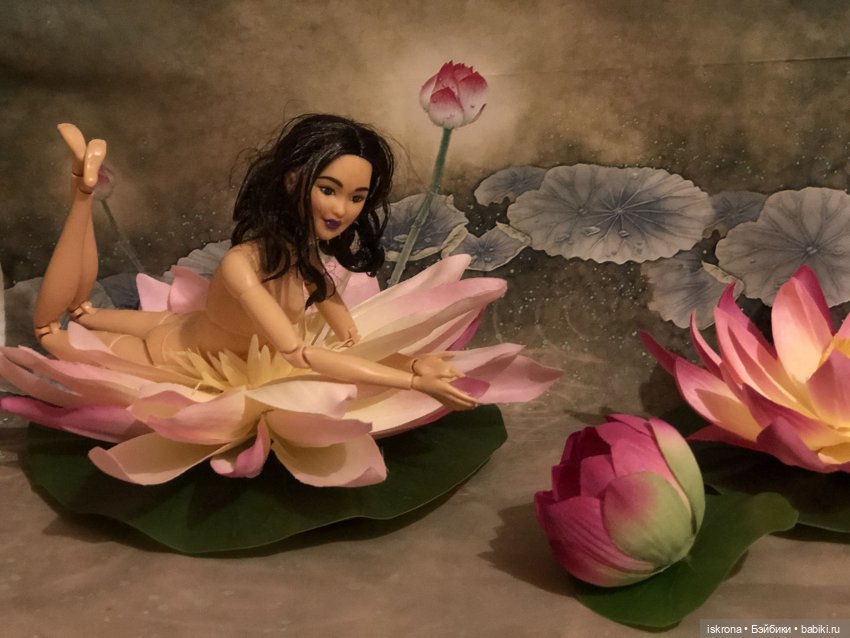 Кира BMR1959 - Играющая в лотосах