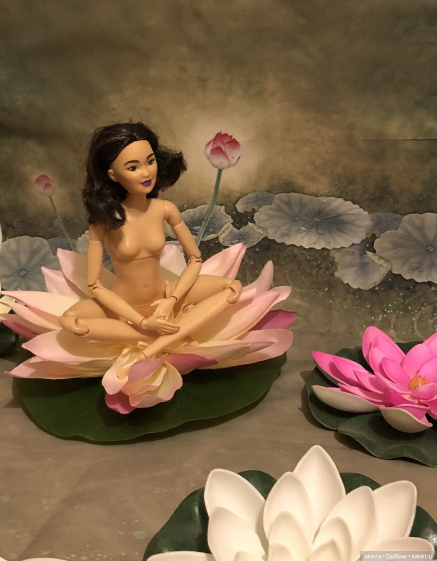 Кира BMR1959 - Играющая в лотосах
