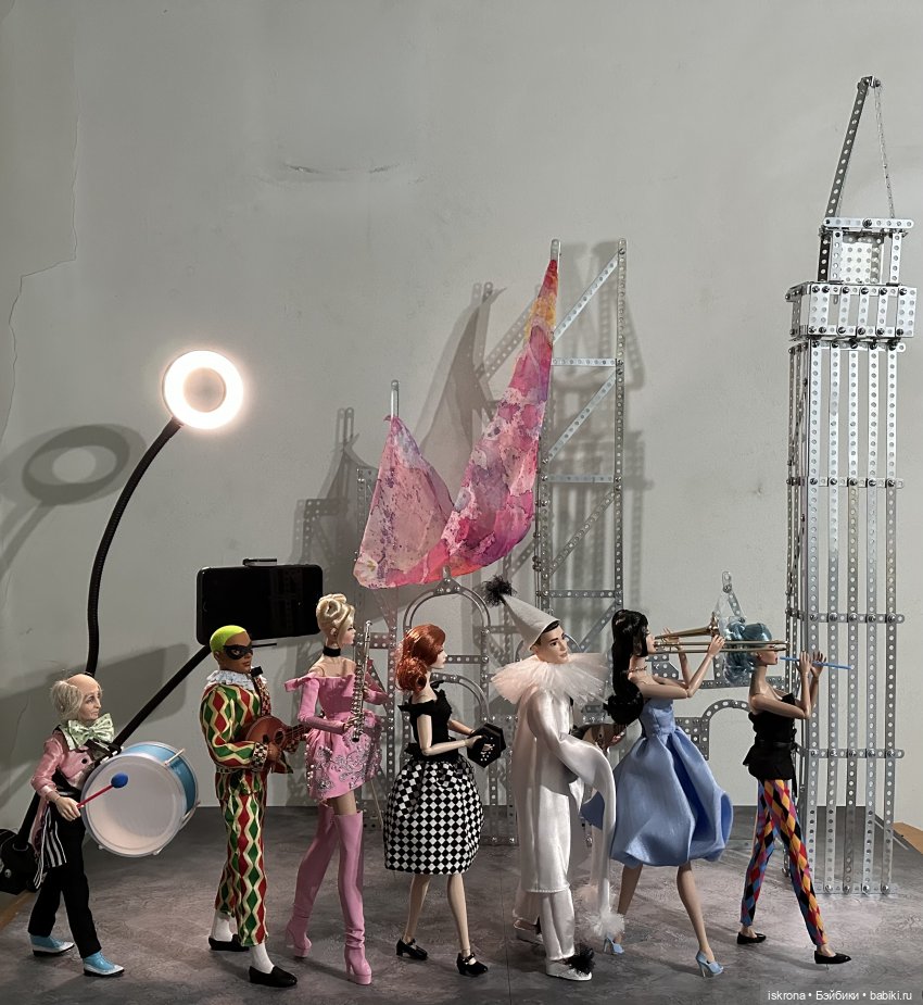 "8 1/2" - открытию DollCi Awards 2023 посвящается