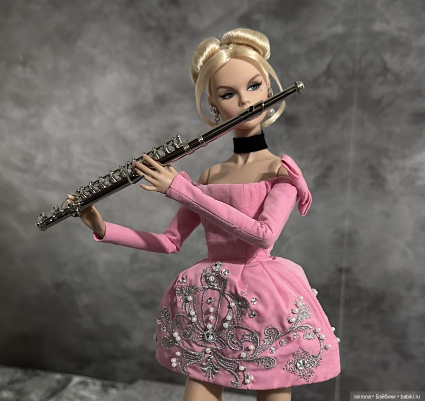 "8 1/2" - открытию DollCi Awards 2023 посвящается