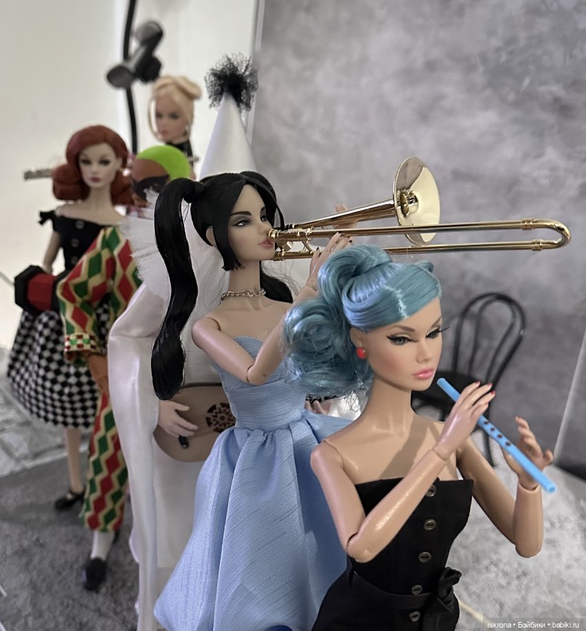 "8 1/2" - открытию DollCi Awards 2023 посвящается