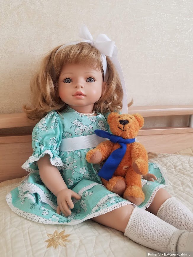 Первое платье, которое было пошито по МК <ls user="KalinaKaterina"/> Катерина, благодарю Вас! Анютка здесь с мишкой, она их любит)