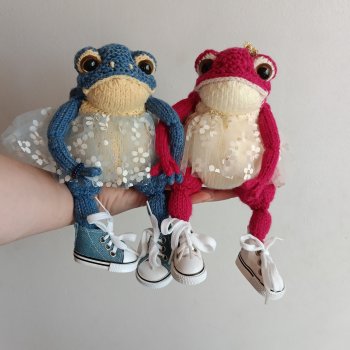 Жабки-туристки Ванда и Варда