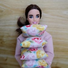 Продам подушки для кукол 1/6 размера. Хорошо подходят для Barbie и аналогичных по размеру кукол.