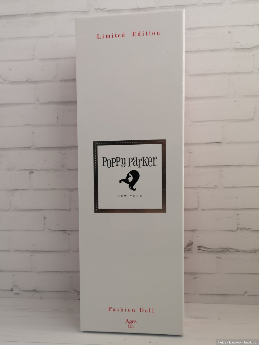 Поппи Паркер Suited for Travel