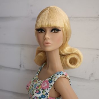 Поппи Паркер Suited for Travel