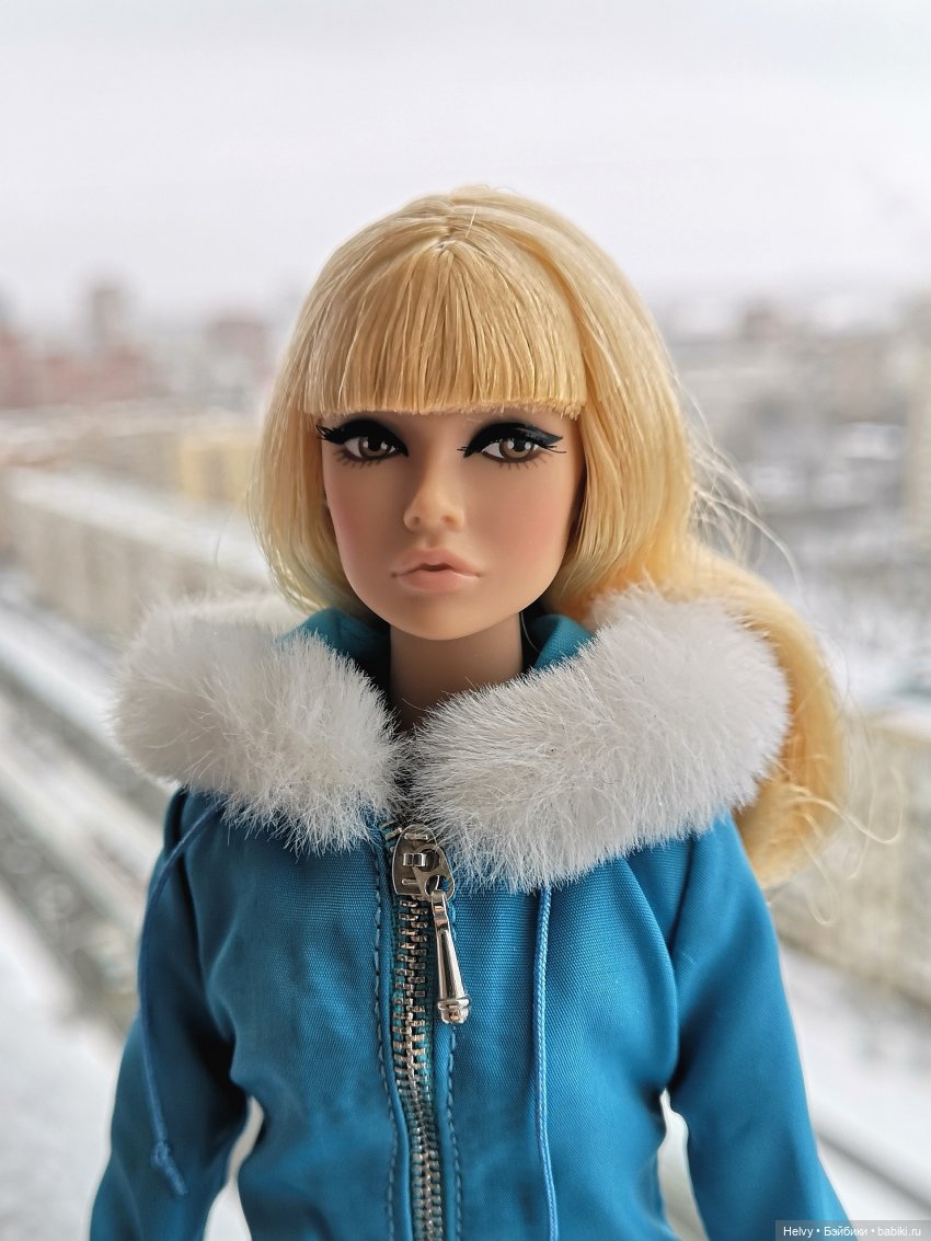 Поппи Паркер Suited for Travel