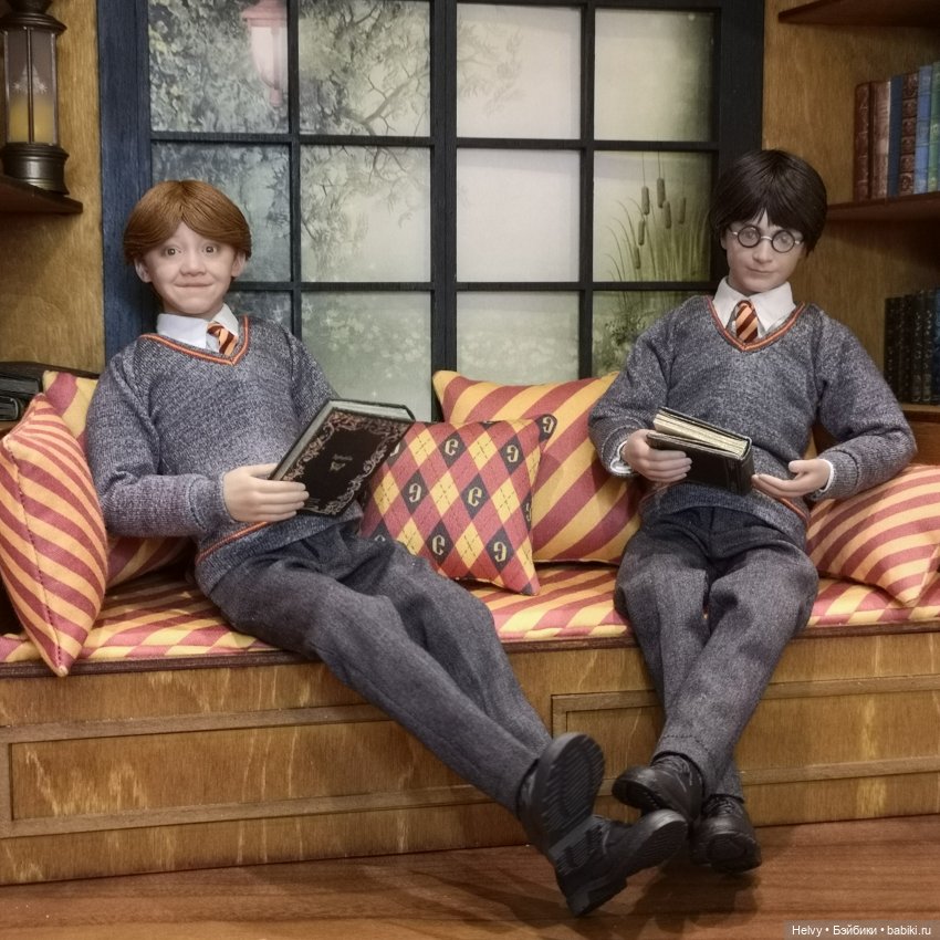 Уголок в гостиной Гриффиндора (фото 6)