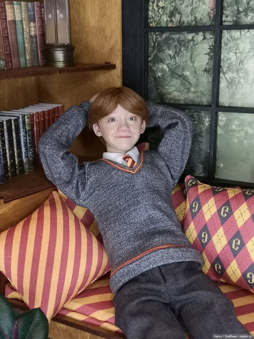 Уголок в гостиной Гриффиндора (фото 9)