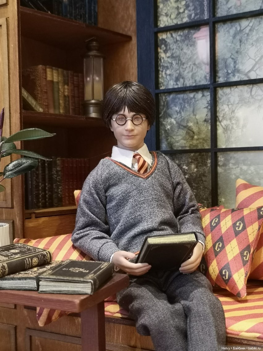 Уголок в гостиной Гриффиндора (фото 7)