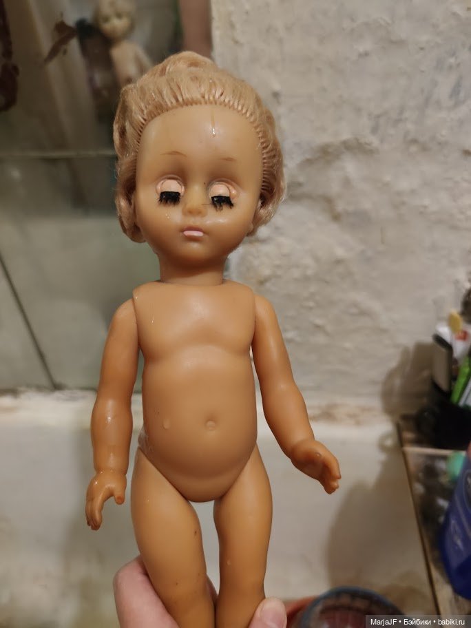 Старушка ГДР - секреты жестких ресниц