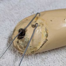 Как достать петельку крепления из ноги пресс-опилочной куклы