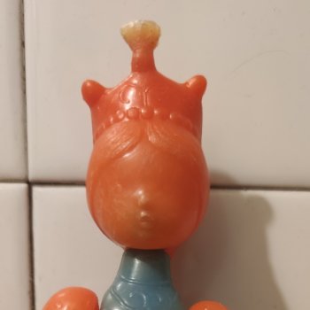 Очень красная девица. Слегка опознание.