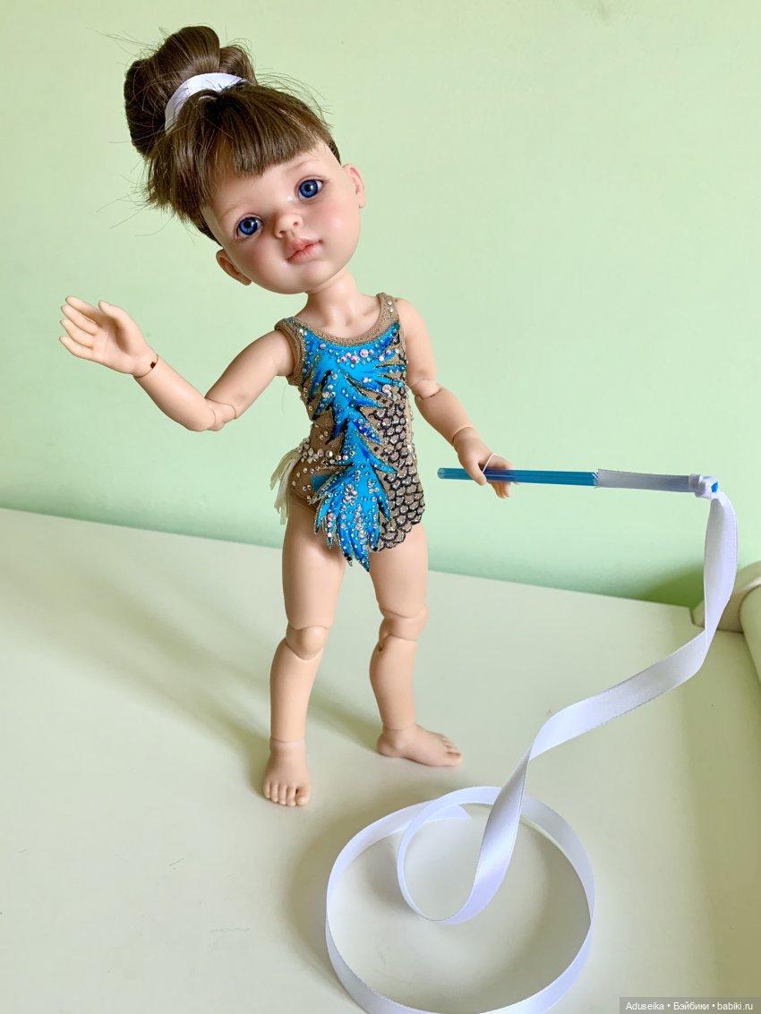 Художественная гимнастика: выступление с лентой