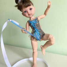 Художественная гимнастика: выступление с лентой