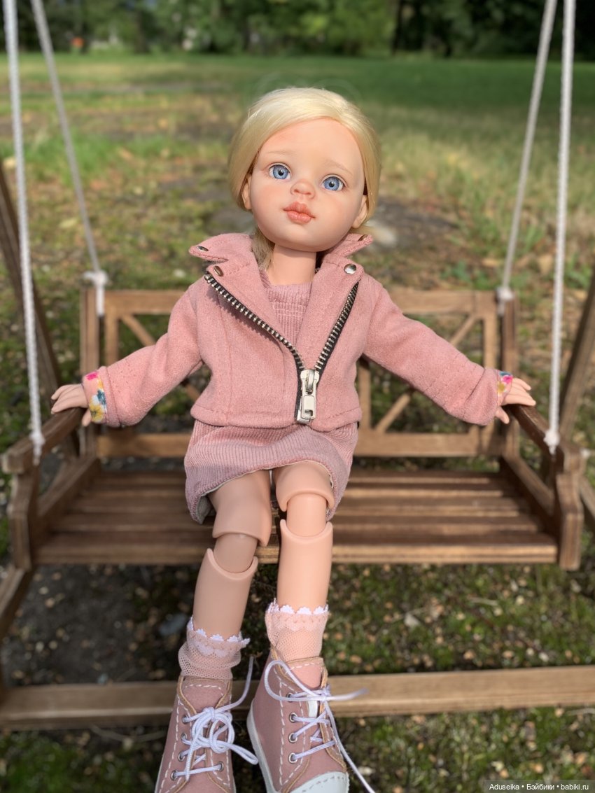 Взмывая выше ели, не ведая преград, крылатые качели летят, летят, летят