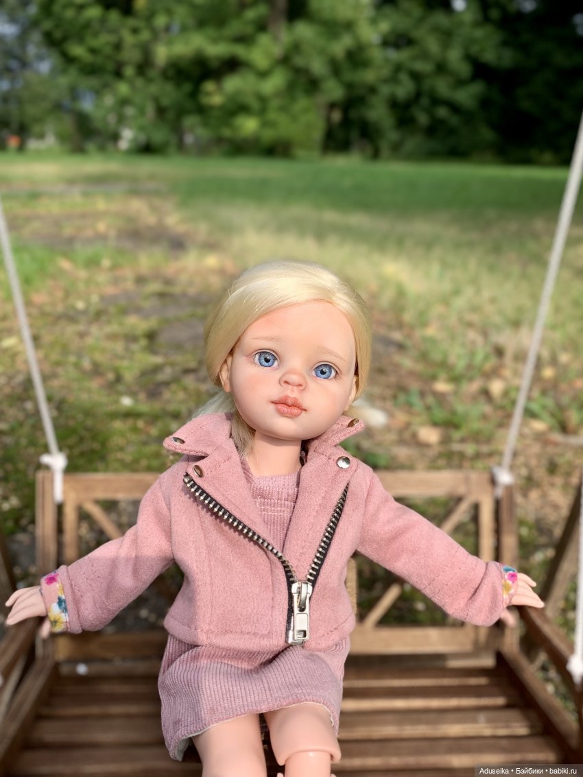 Взмывая выше ели, не ведая преград, крылатые качели летят, летят, летят