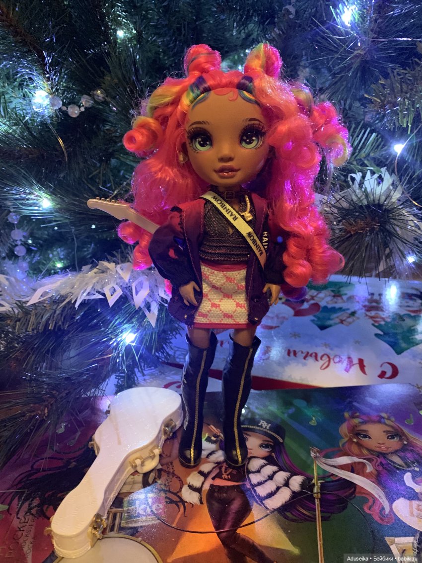 Новогодний рок 🎸 Rainbow High Carmen Rockstar