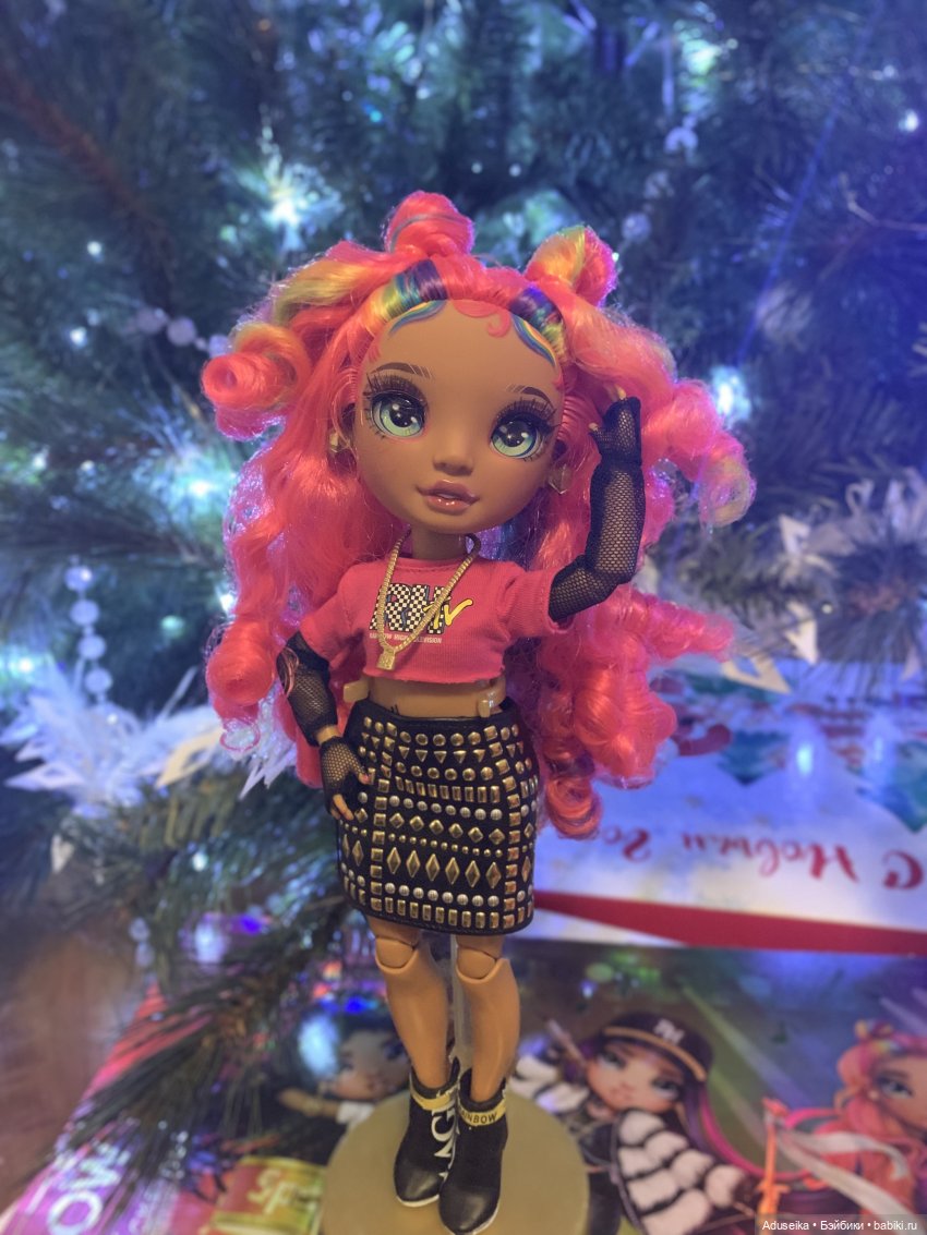 Новогодний рок 🎸 Rainbow High Carmen Rockstar