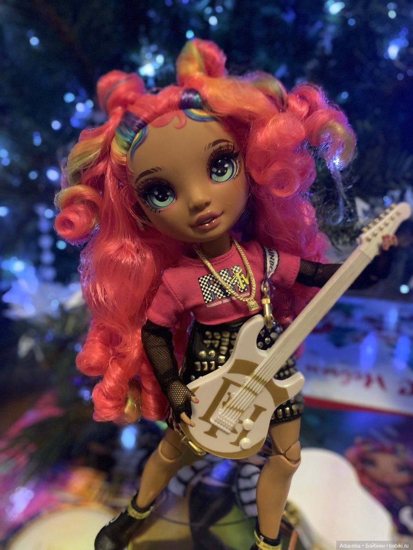 Новогодний рок 🎸 Rainbow High Carmen Rockstar